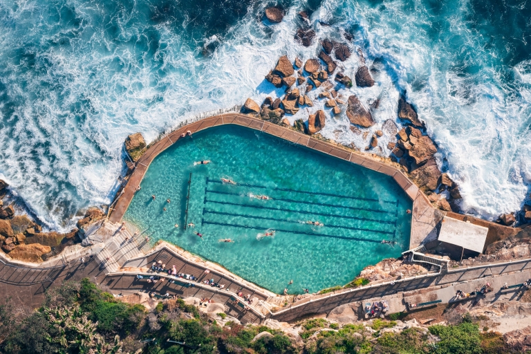 Bronte Baths, Bronte Beach, Sydney, NSW © Tourism Australia
