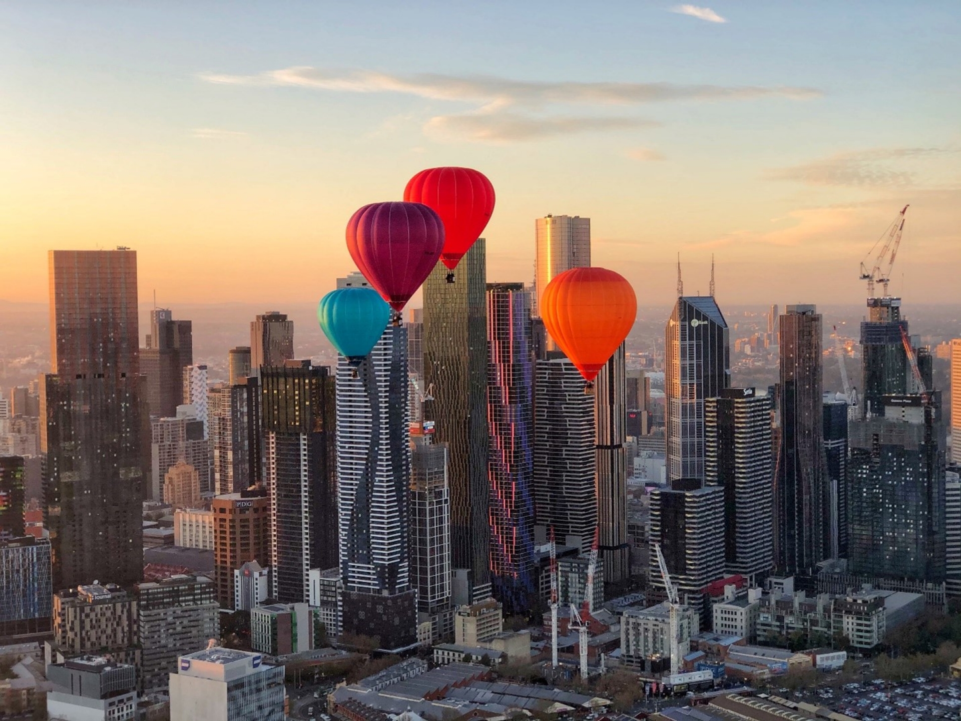 Melbourne Sunrise Hot Air Balloon Flight (c) Visit Victoria